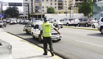 La Policía reconoce agente que devolvió RD$100 mil 