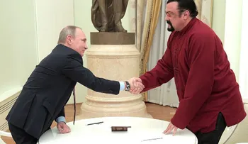 Steven Seagal es nombrado "representante especial" de Rusia para relación con EE.UU.