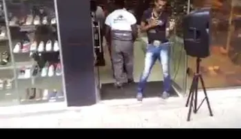 ¡Y venga!? El bailarín callejero que tcausa sensación (VIDEO)