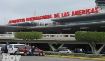 Autoridades de Aduanas decomisan 408 mil dólares a anciana llegó al país por el AILA