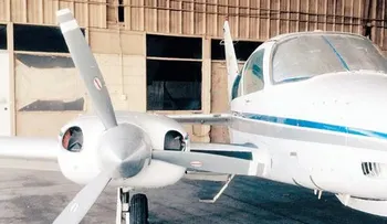 Avioneta cae en campo de recreo; dos heridos