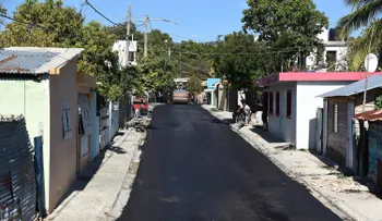 MOPC lleva a cabo masivo plan de asfaltado en provincia Barahona por una inversión superior a los RD$210 millones 