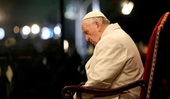 El papa Francisco advierte "muchos centros de refugiados en Europa se convirtieron en campos de concentración"