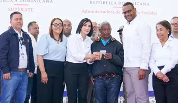 Primera dama inaugura obras prometidas por el presidente en Las Matas de Farfán