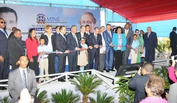 Presidente Medina inaugura siete escuelas en provincia Santo Domingo 
