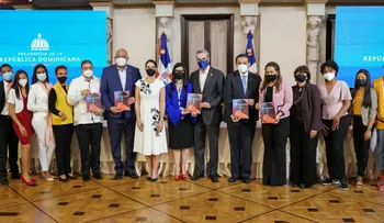 Presidente Abinader presenta política para reducir el embarazo en adolescentes y las uniones tempranas
