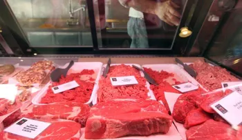 OMS: la carne procesada puede causar cáncer; la carne roja también puede contribuir