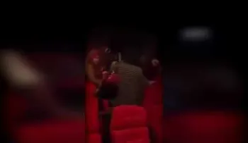 Mujer es poseída por el ´´demonio´´, mientras miraba "El Conjuro 2" en el cine