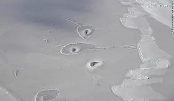 Estos misteriosos agujeros en el Ártico tienen perplejos a científicos de la NASA