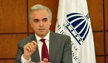 Ministro de Educación plantea revisar el currículo tras resultados de PISA 2025