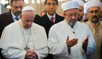 El papa Francisco visita sitios sagrados de Estambul 