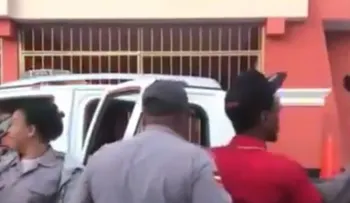 PN apresa a un hombre para le pida matrimonio a su novia en Moca