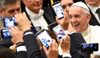La "escapada" del papa Francisco a comprar zapatos nuevos
