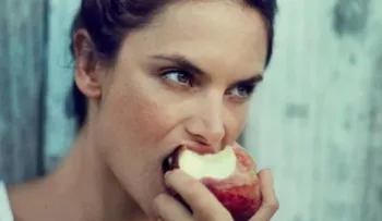 La celulitis se puede combatir con estas frutas