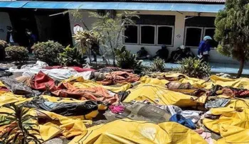 Hallan a 34 niños muertos en campamento en zona del terremoto en Indonesia