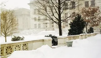 La capital del mundo amaneció paralizada por tormenta de frio y nieve