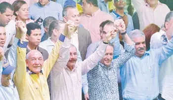 Danilo encabeza acto de campaña en Azua; también asiste Miguel Vargas