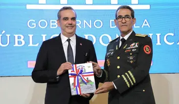 Presidente Luis Abinader dice el Libro Blanco de la Defensa de RD es instrumento vivo para enriquecer con la sociedad