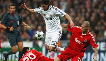 CR7 se acerca a récord y Madrid golea a Liverpool 