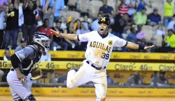 Licey le propina otra blanqueada al Escogido; AC y Toros se imponen