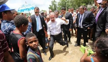 Danilo Medina visita Arenoso para constatar crecida del Yuna
