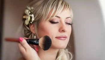 Maquillaje de novias con piel perfecta y labios atractivos