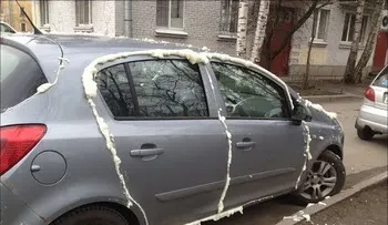 Así encontró su vehículo cuando salió de casa para ir al trabajo