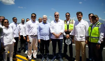Abinader supervisa avances en circunvalación de Baní