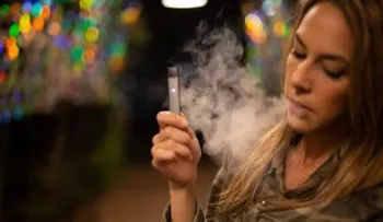 Asocian cigarrillos electrónicos a las enfermedades cardiovasculares y la depresión