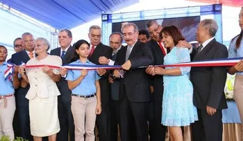 Presidente Medina entrega 3 centros educativos en Esperanza 