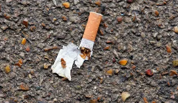 Bogotá quiere combatir la contaminación de colillas de cigarrillos y gomas de mascar con cultura ciudadana