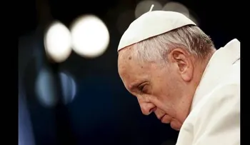 En Domingo de Resurrección, el papa denuncia el terrorismo 