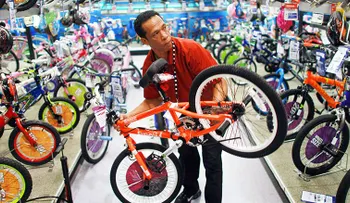 Los 31.000 empleados de Toys "R" Us, sin trabajo y sin indemnización