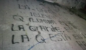 Queman el frente de otra iglesia en Chile en protesta por la visita del Papa