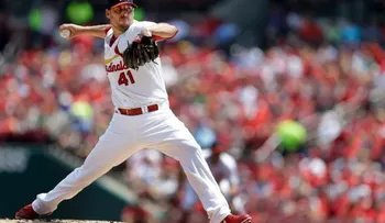 Lackey gana en su debut con Cardenales