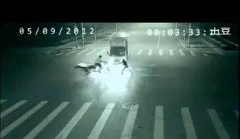 Misterioso Angel salva a hombre de accidente mortal (VIDEO)
