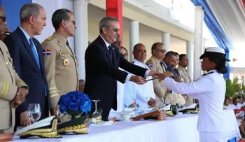 Presidente Abinader encabeza septuagésima primera graduación de Damas y Caballeros Guardiamarinas de promoción 2019-2022