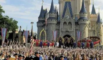 Cuatro empleados de Disney entre más de 100 apresados por trata de personas