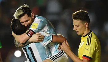 Argentina despertó a costas de Colombia