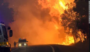 El fuego arrasa un pequeño pueblo en Australia