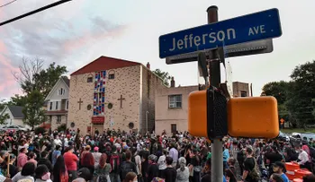 Suspenden siete policías por la muerte de Daniel Prude, el hombre afroamericano asfixiado 