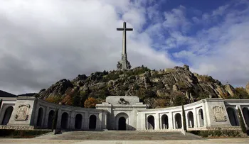 El Congreso español aprueba exhumar los restos de Franco