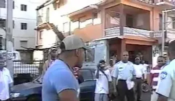 Video de una galleta que le da un motorista a un agente de AMET 
