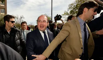 España: renuncia un presidente regional investigado por corrupción