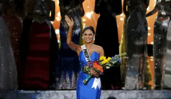 El teleprompter pone en duda alegado error presentador de Miss Universo 2015