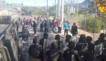 Estudiantes se enfrentan con policías en estado mexicano de Chiapas