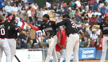 En una fiesta de "palos", Escogido se acerca al Licey en segundo lugar; Gigantes agonizan 