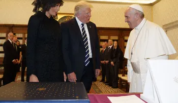 La broma del papa Francisco a Trump que solo entendió Melania