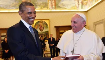 Obama y el papa Francisco intercambian regalos