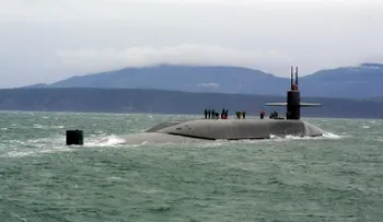 Armada Argentina aparta a 2 oficiales tras desaparición del submarino ARA San Juan